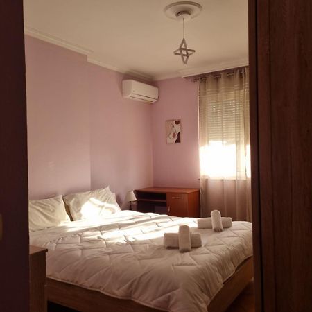 Sandra'S Apartment In Tirana Center Esterno foto